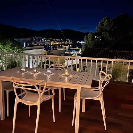 Seaport Apartment *