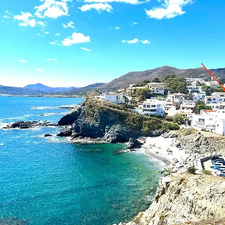 Seaport * Llanca