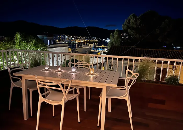 Seaport Apartment *